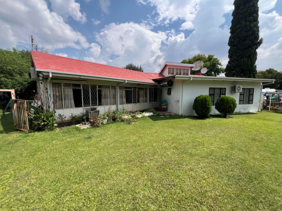 6 Bedroom Property for Sale in Irene Park North West